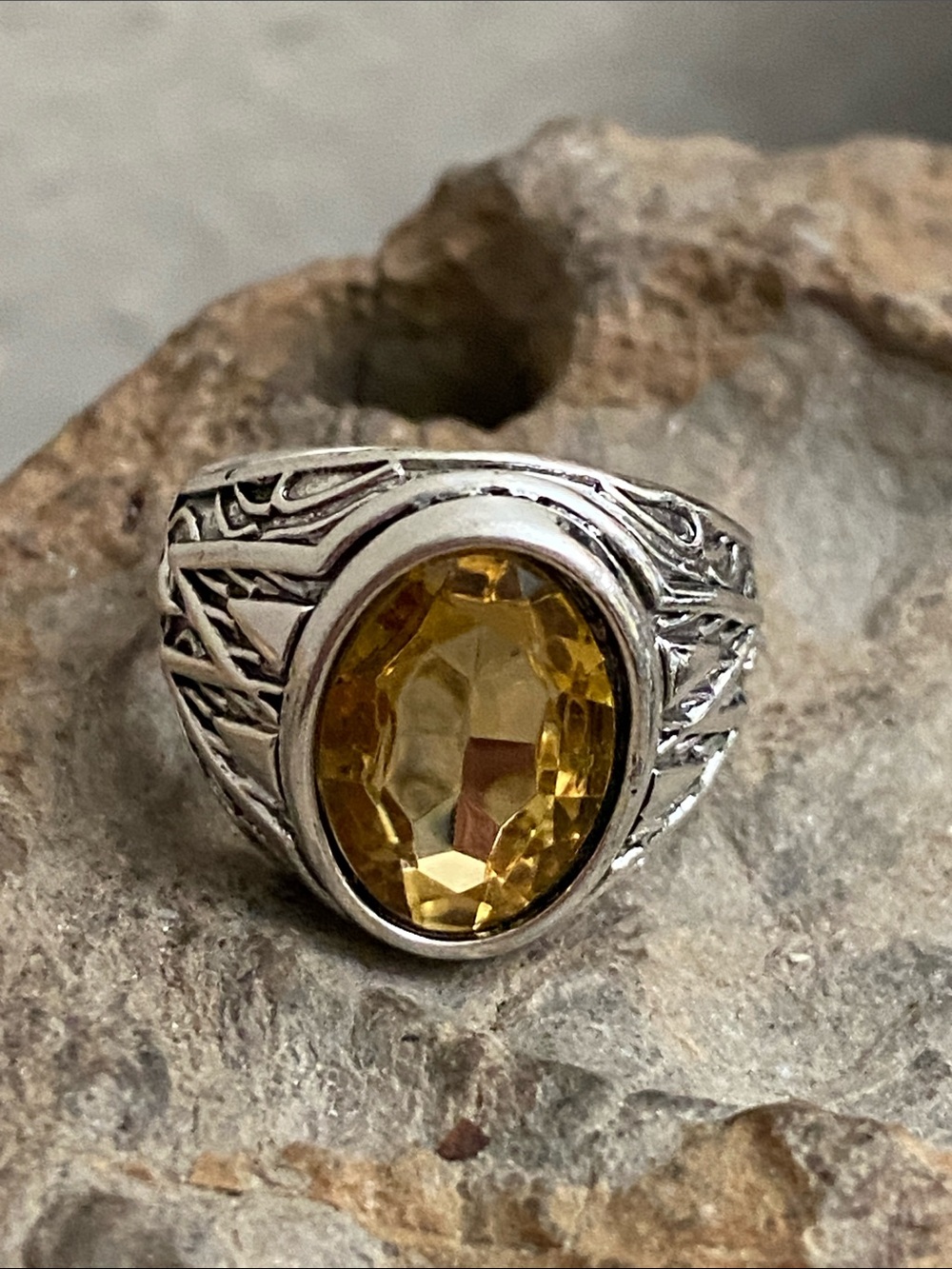 5/$10❤️❤️❤️NEW Silver Tone Zinc Alloy Resin Cabachon Ring